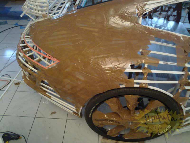 Primera capa de la chapa exterior del coche