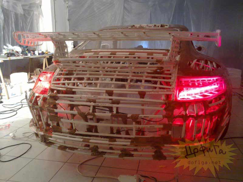 Luces traseras del vehículo funcionando