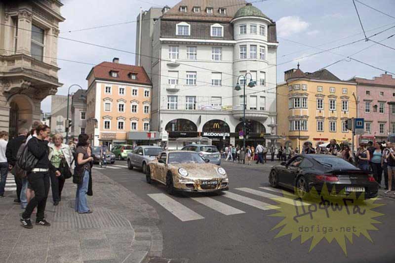 Porsche en la carretera