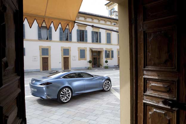 Lateral del Mazda SHINARI