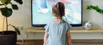 ¿Es malo que los niños vean la televisión? Cómo evitarlo y negociar con ellos