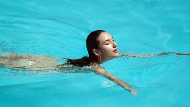 13 ejercicios para adelgazar en la piscina