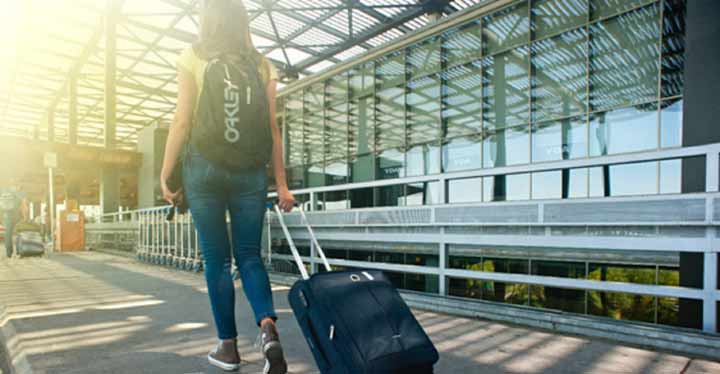 Las becas Erasmus permiten viajar a otros países.