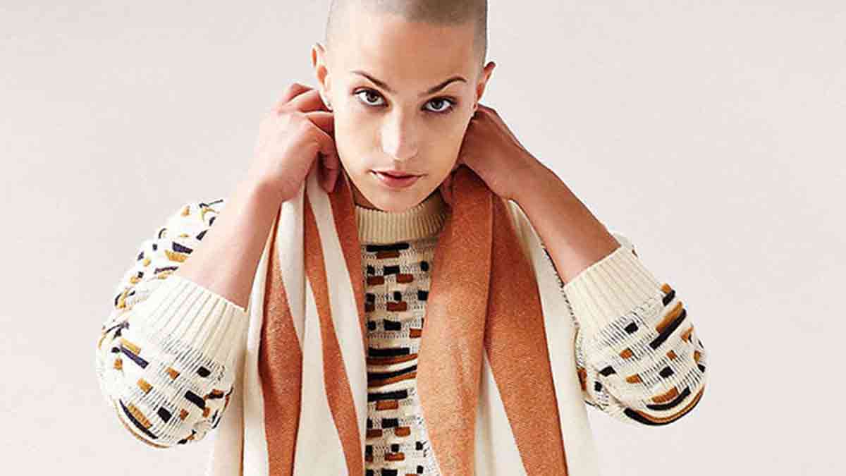 Modelo posando en una fotografía