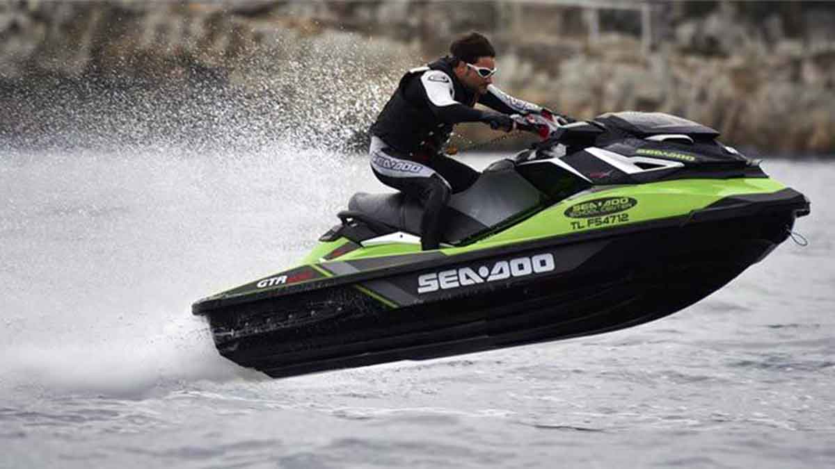 Carnet obligatorio para conducir una moto de agua