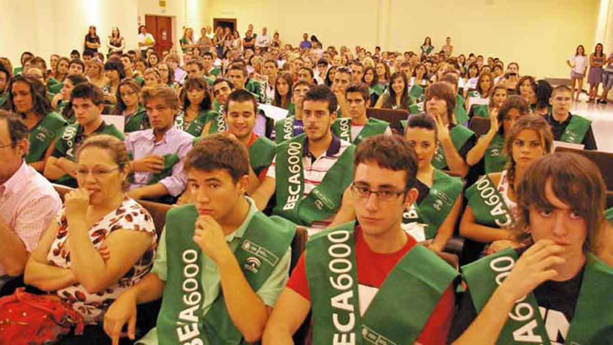 Estudiantes graduados de la beca 6000