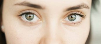 Qué son las cataratas en los ojos, síntomas y cuándo operar