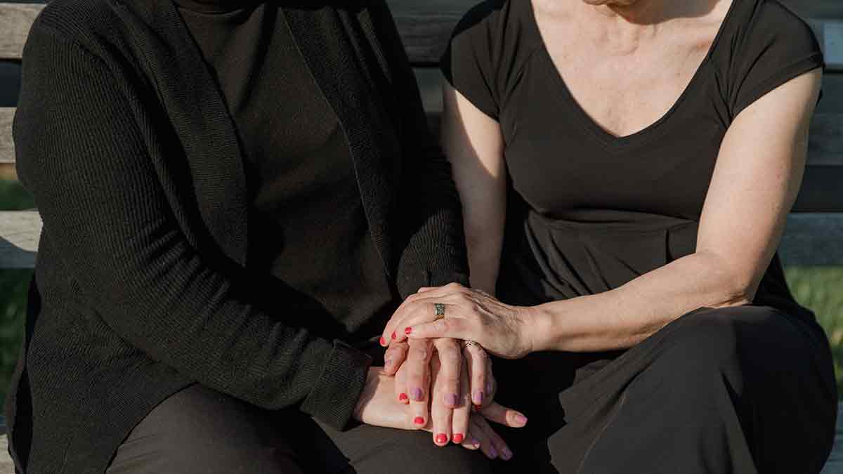 Dar el pésame a familiares