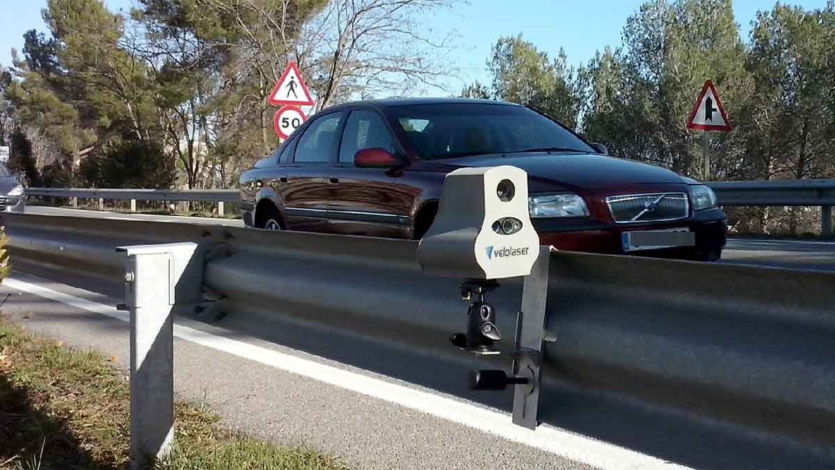 Veloláser, los radares invisibles de la DGT que multan en los dos sentidos de la vía