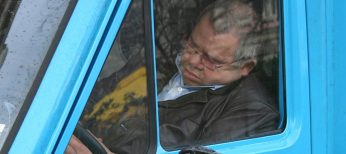 ¿Es legal dormir en el coche en España?