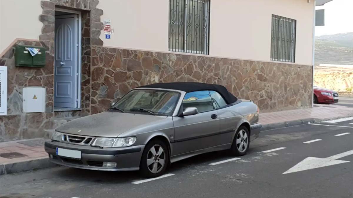 Coche Saab descapotable