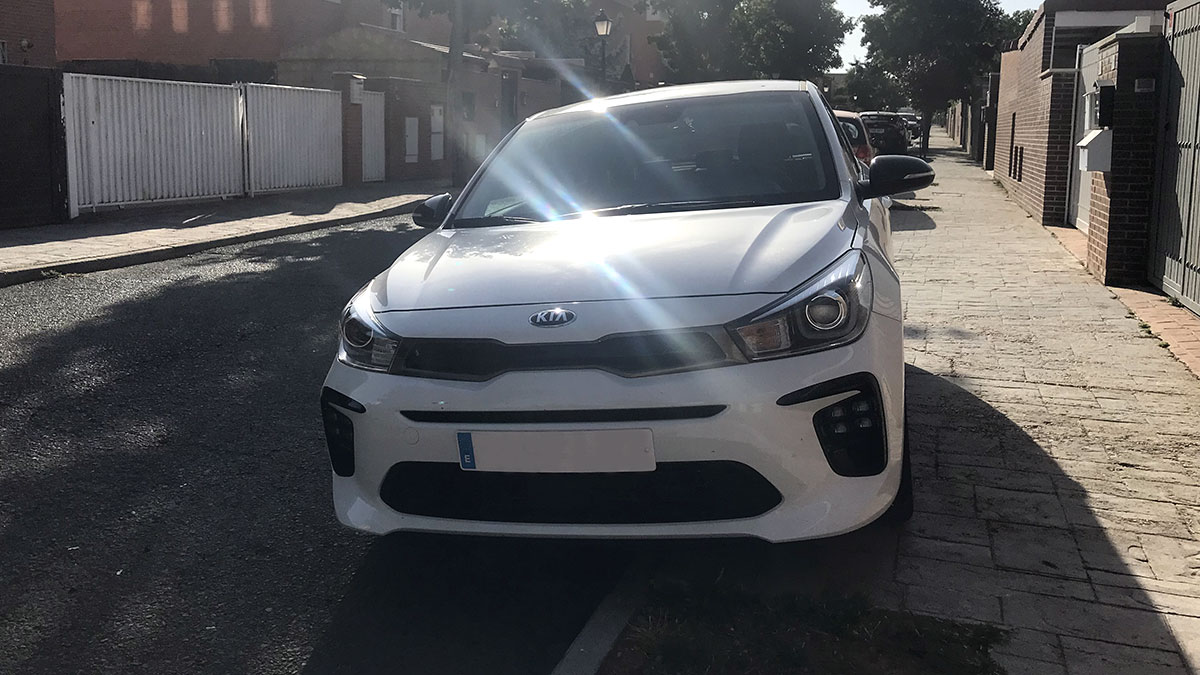 Cuál es la multa por aparcar encima de la acera