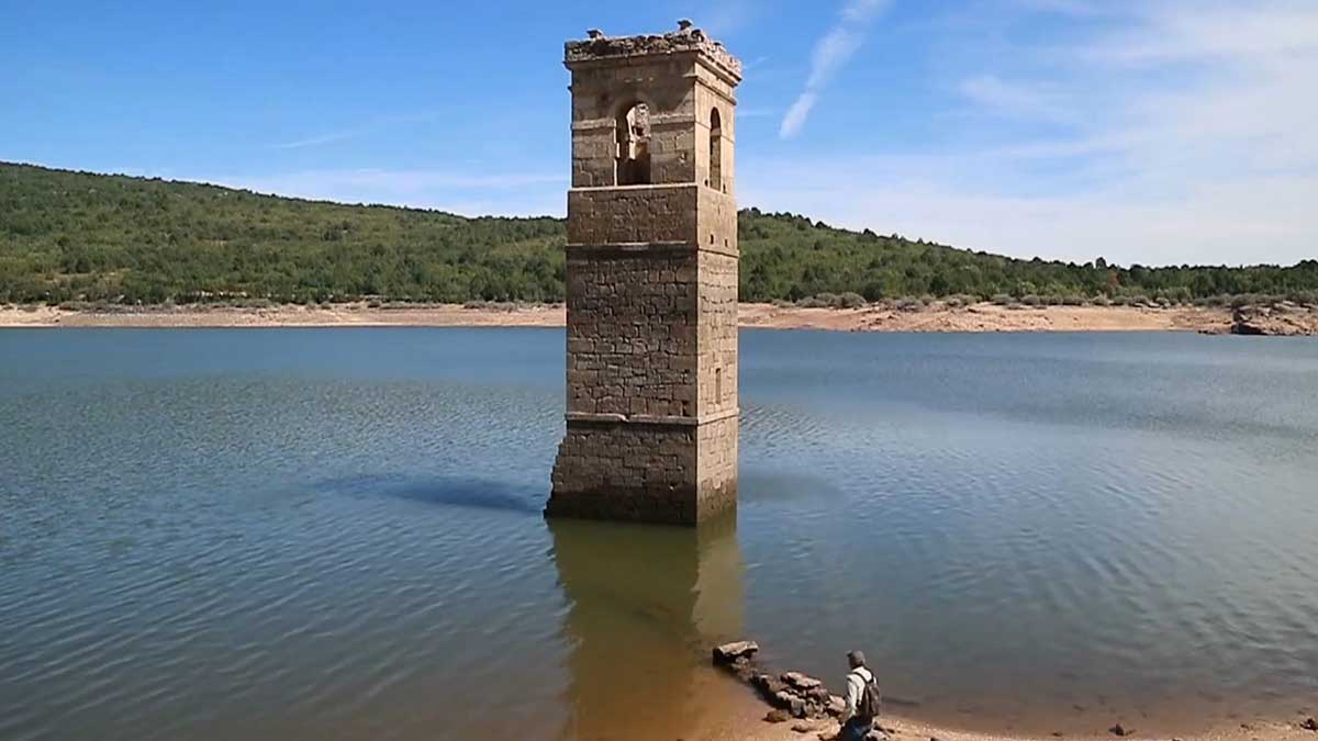 Torre inundada de La Muedra, en Soria.