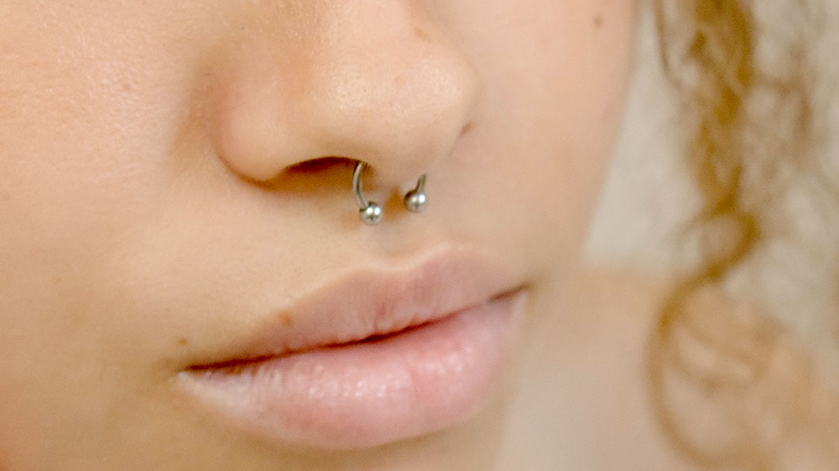 Lo peor de un piercing septum, cuánto duele y riesgos