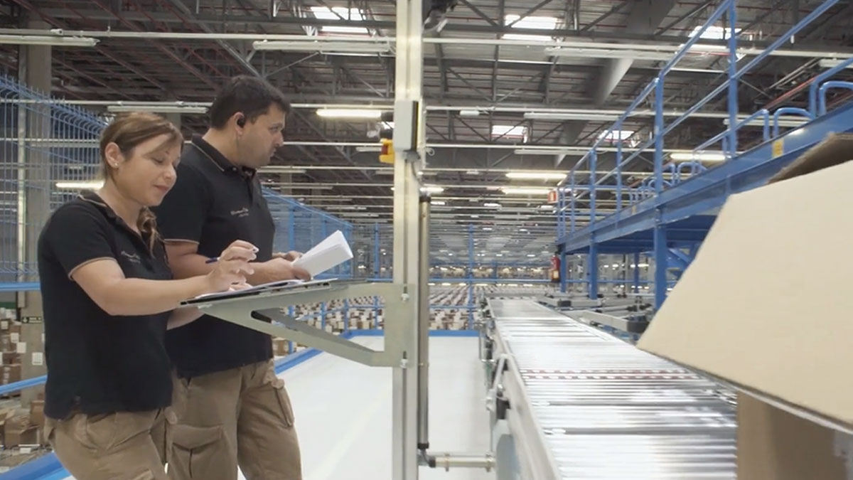 Foto mozos de almacén