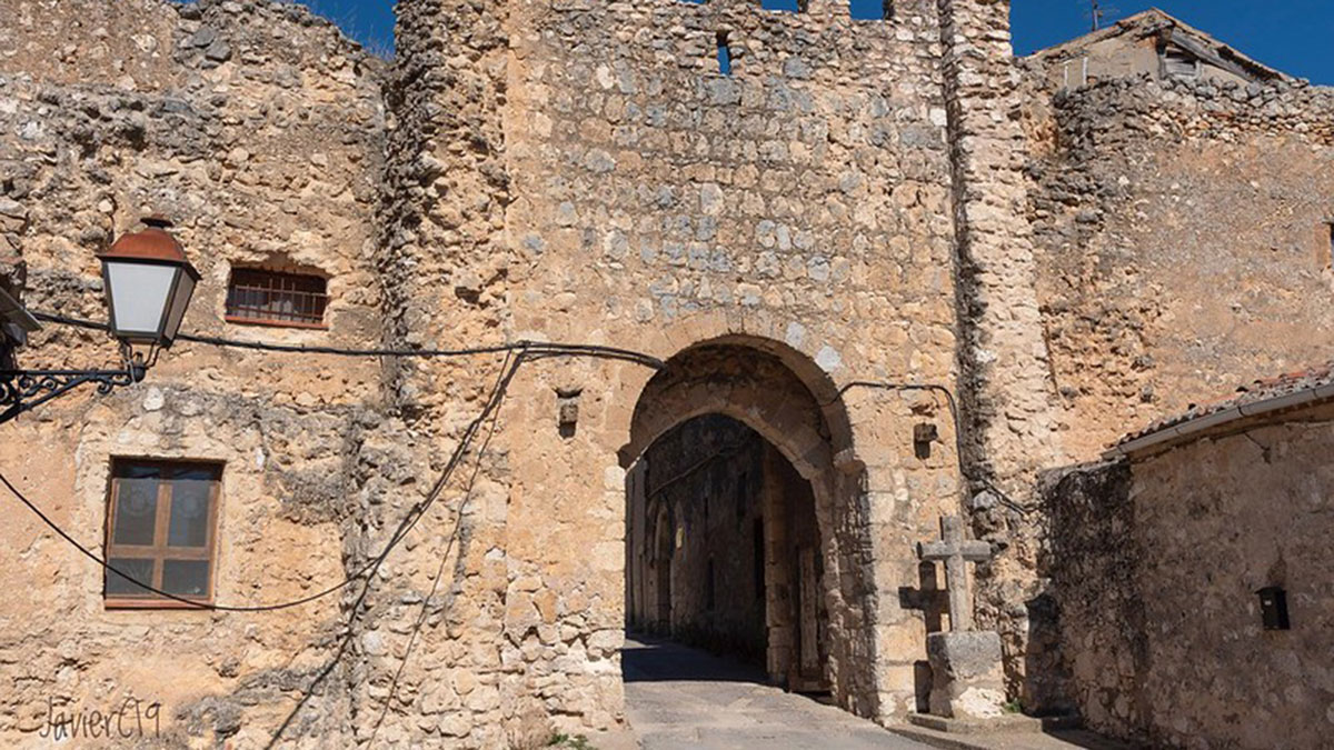 Puerta de la muralla de Maderuelo