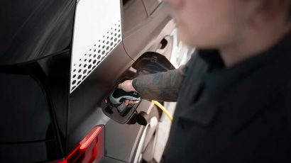 1.000 gasolineras deben instalar al menos un punto de recarga para coches eléctricos