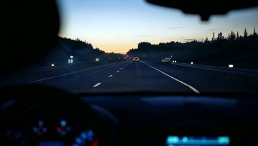 Qué hacer si ves mal conduciendo de noche