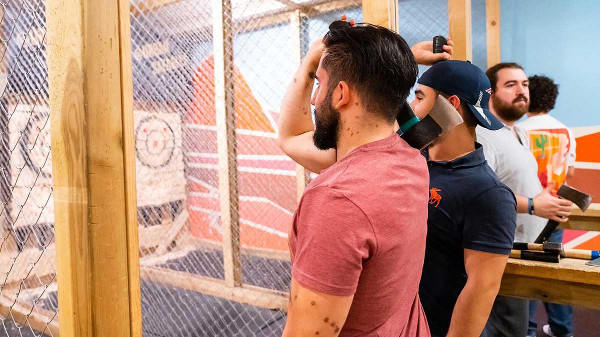 Tiro con hacha en Urban Safari