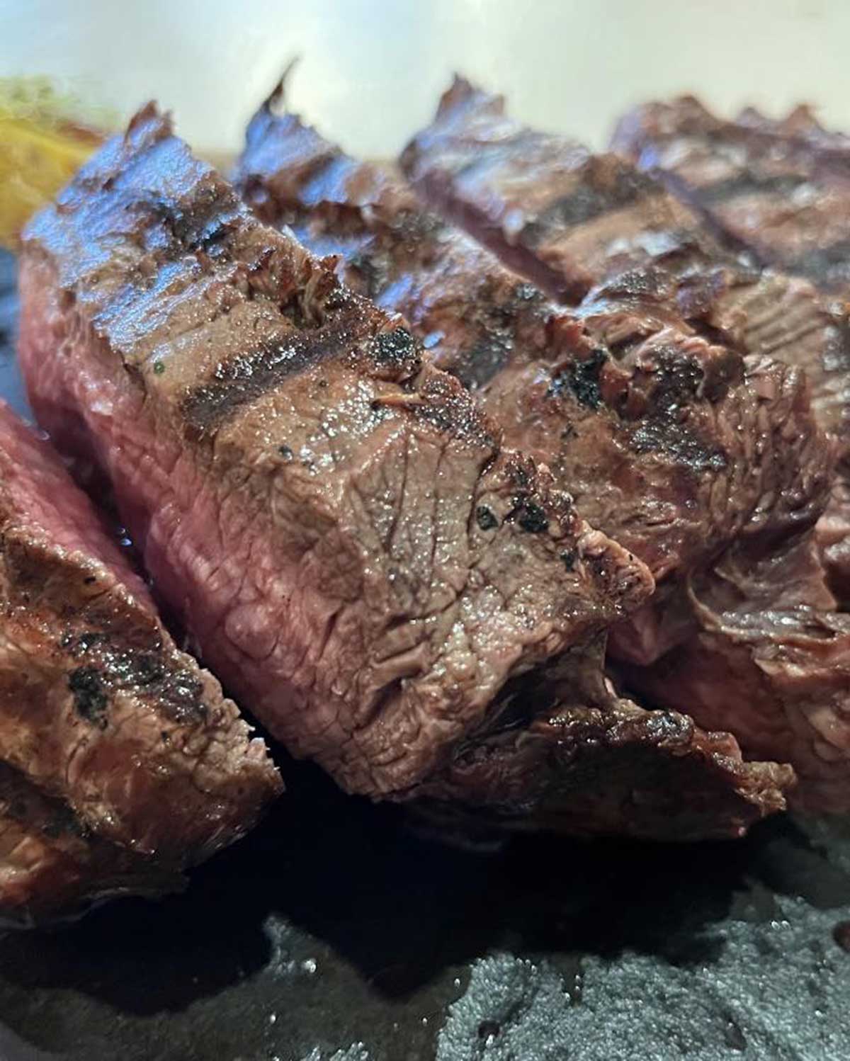 Plato de carne crianza