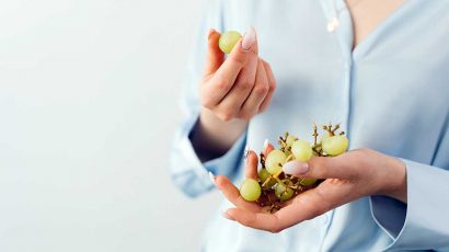 Los beneficios de comerse las uvas y beber una copa de champán en Nochevieja