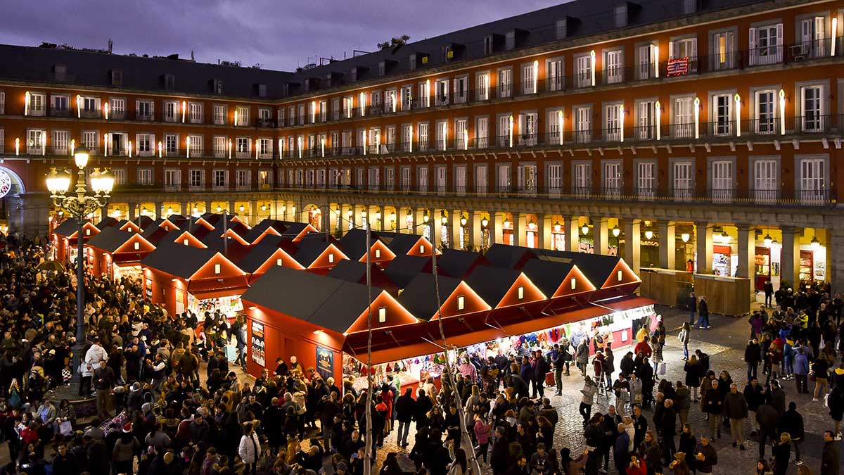Vistas de los puestos del mercadillo