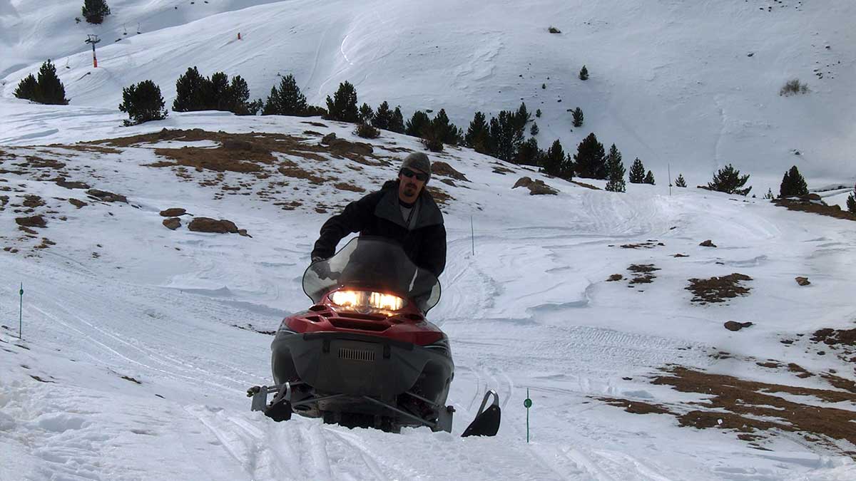 Paseo en moto de nieve
