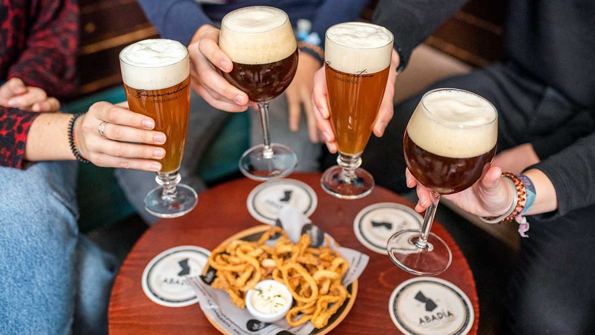 Cerveza artesana y tapas