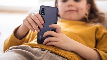 Cómo elegir el mejor móvil para niños