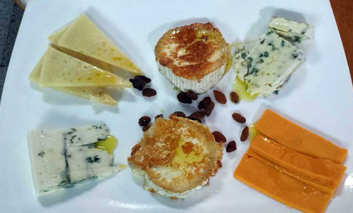 Tabla de cinco quesos