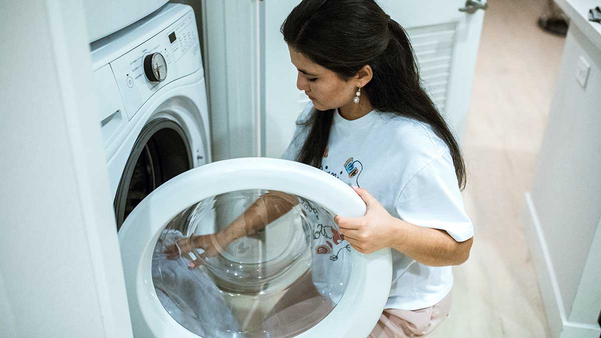 Cómo quitar las manchas de sangre de la ropa con estos 5 trucos