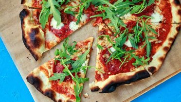 El truco de Arguiñano para preparar la receta de la auténtica masa de pizza italiana fina y crujiente
