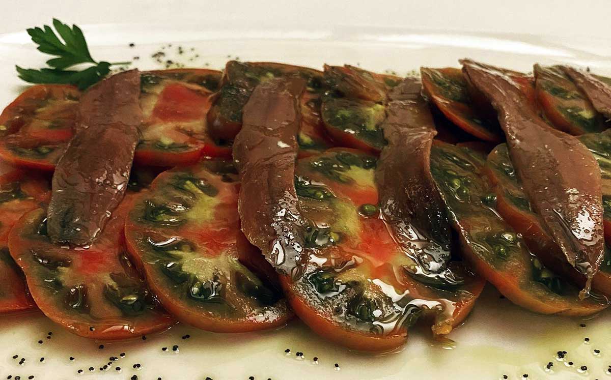 Tomate con anchoa