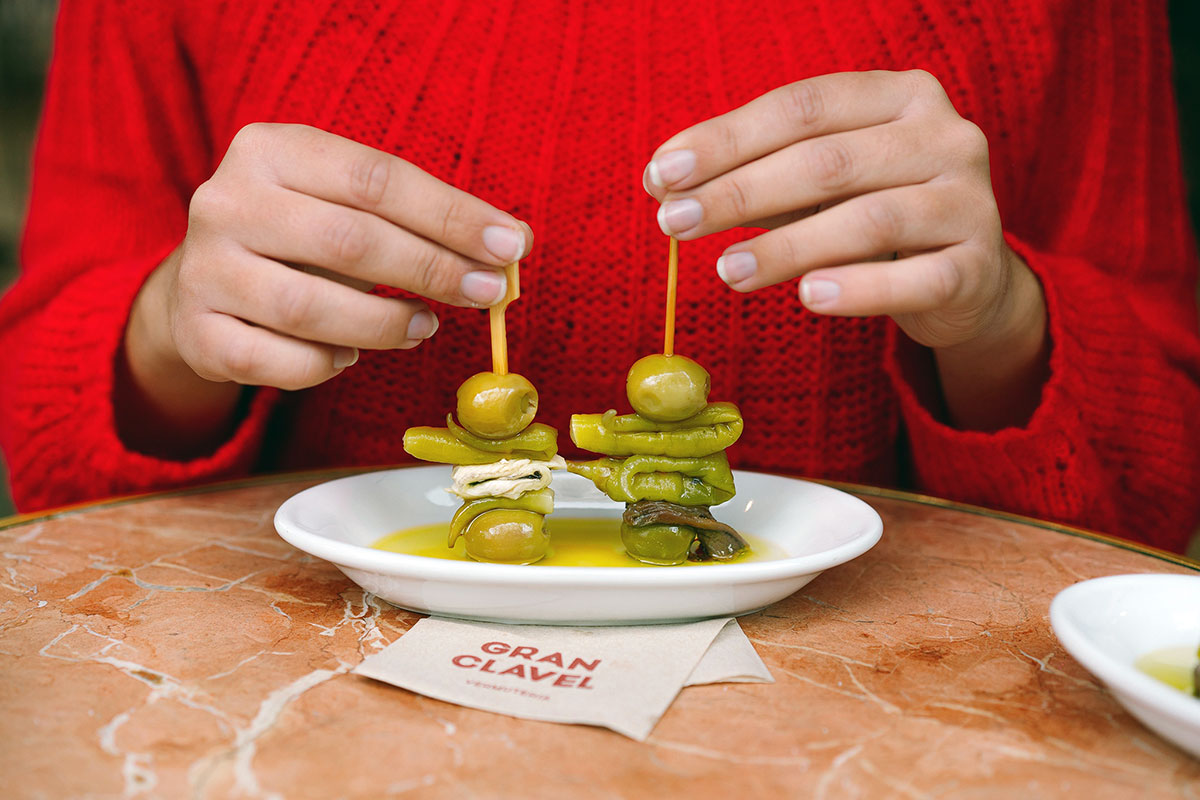 Gildas y banderillas Clavel