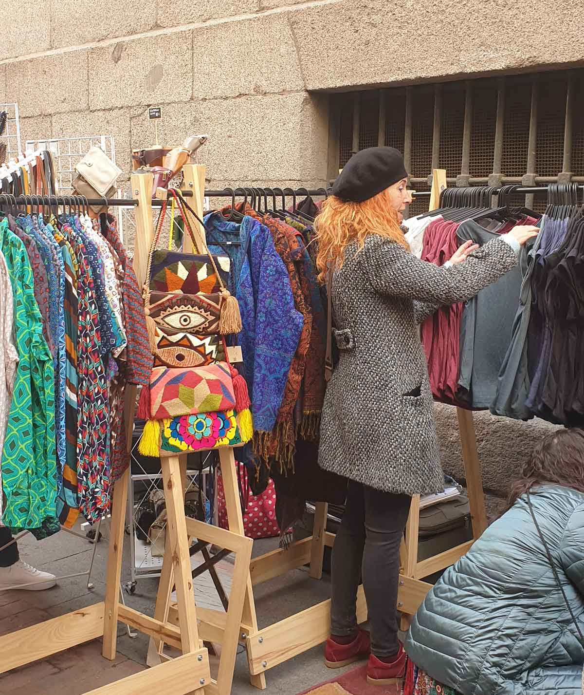 Ropa en el Mercadillo de las Ranas