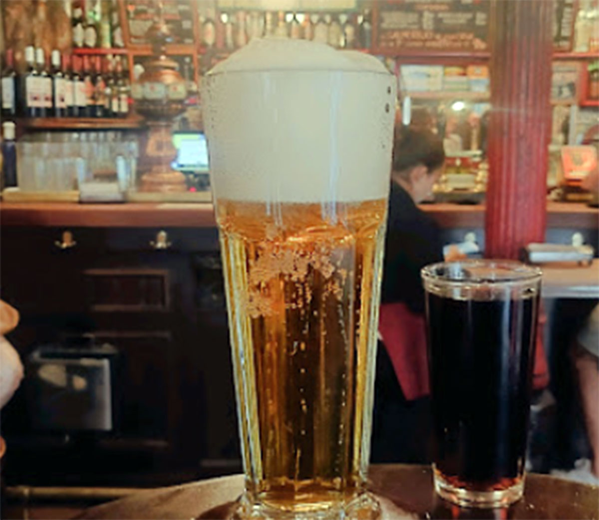 Vaso grande de cerveza