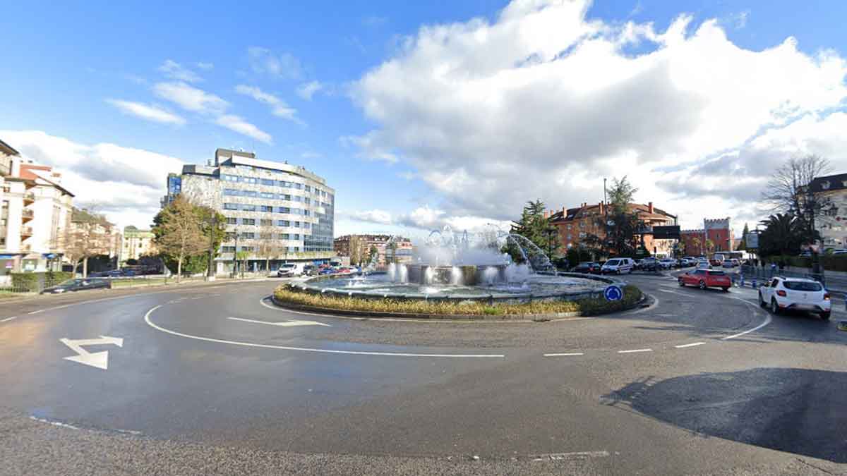 Turbo rotonda en Oviedo.