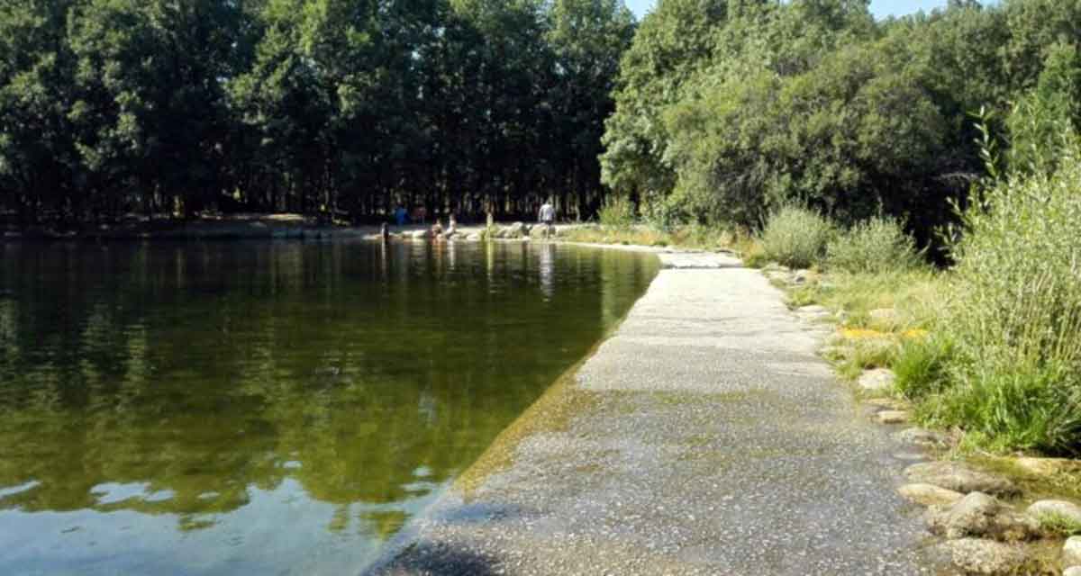 Zona de piscina natural