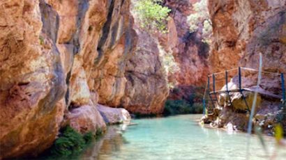 Puentes naturales, una cascada y un barranco: Así es la espectacular ruta de los Estrechos del río Ebrón