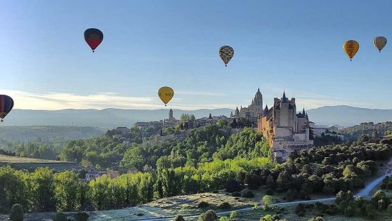 Los mejores sitios donde dar un paseo en globo en España