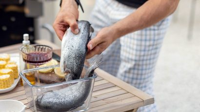 Qué hacer si se te ha quedado una espina de pescado en la garganta