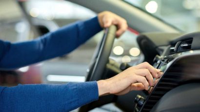 El truco casero para bajar la temperatura del interior del coche.