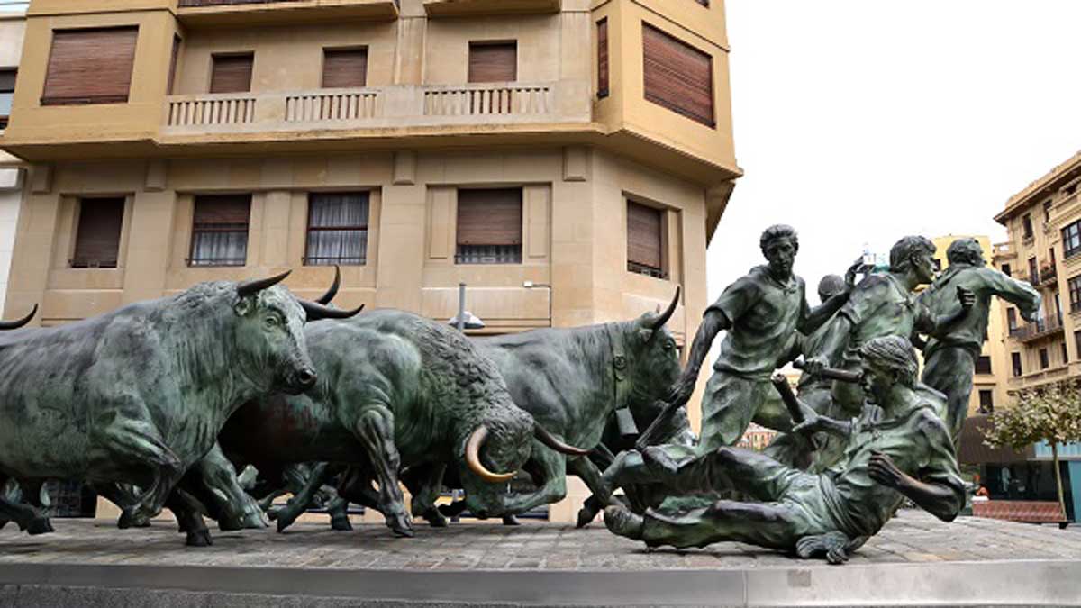 Monumento al encierro de Rafael Huerta.