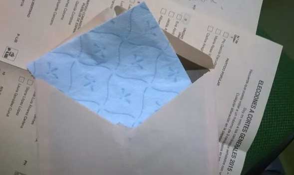 Voto con papel higiénico