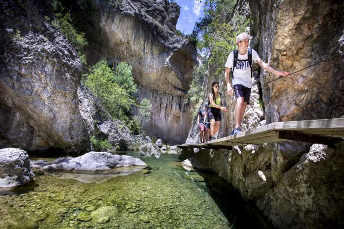 Camino por pasarelas de Beceite