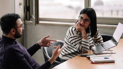 El gran riesgo de mezclar amigos y trabajo a pesar de sus muchas ventajas