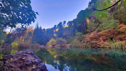 Charco del Aceite, la piscina natural para bañarse en un bosque entre pinares