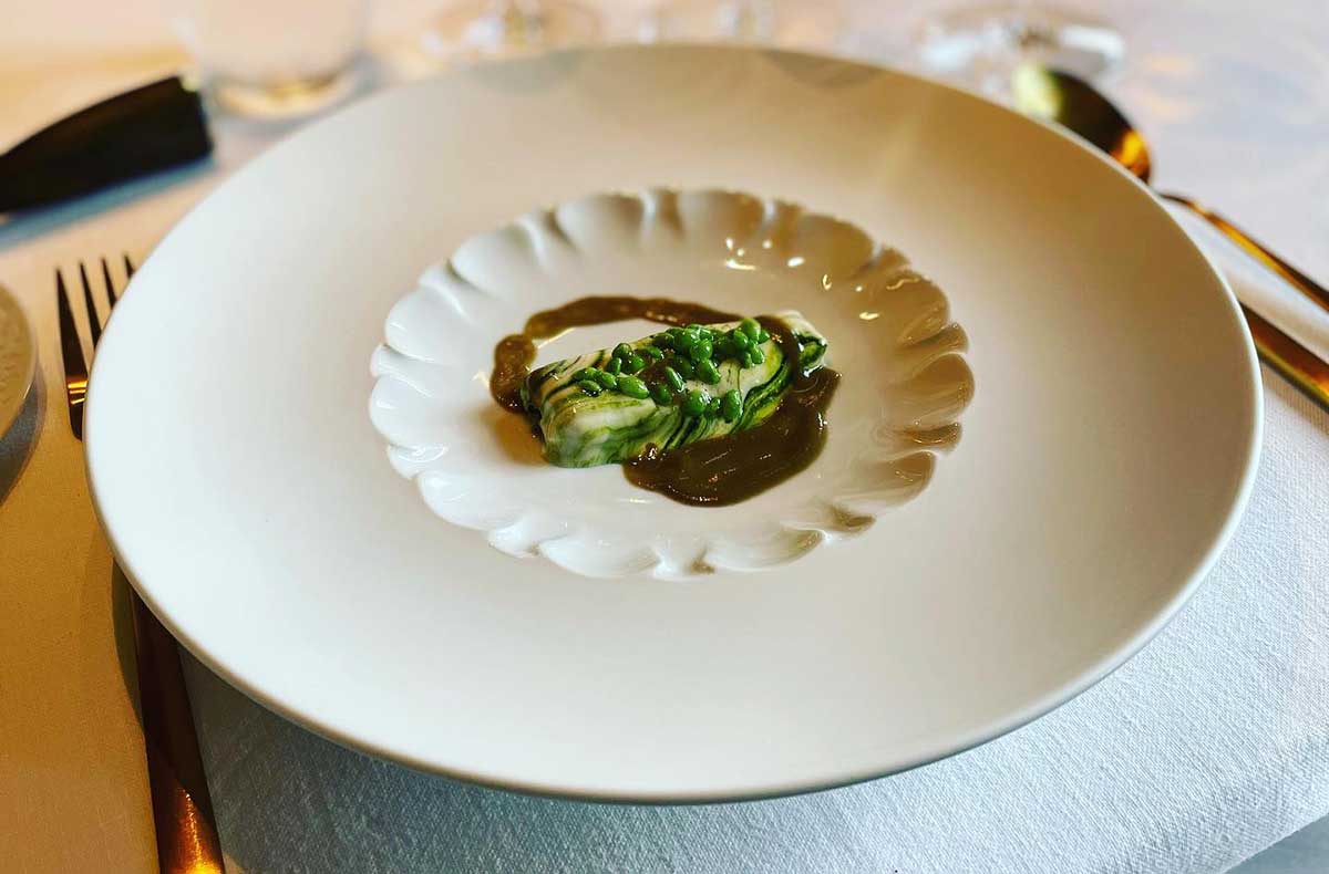 Plato con corte de pez