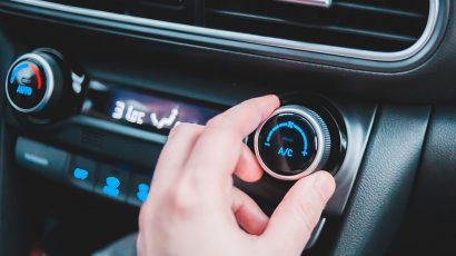 Por qué no es bueno arrancar el coche con el aire acondicionado encendido.