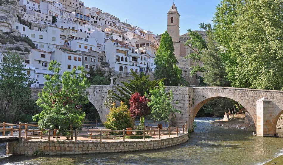 Puente del río Júcar.